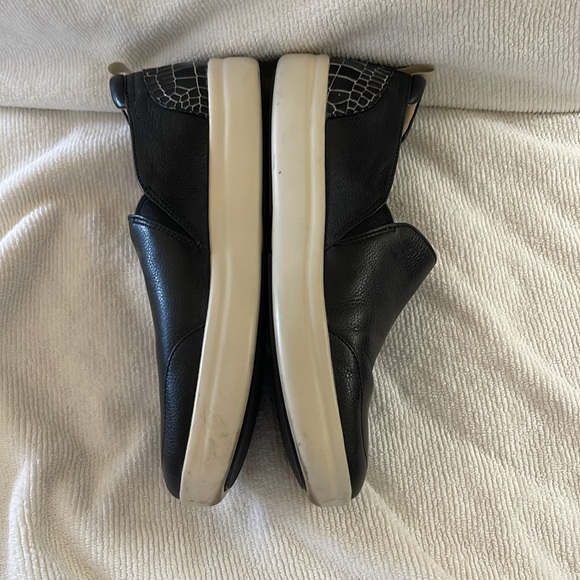 Vionic Penelope slip on sneaker size 8.5 - Picture 5 of 7